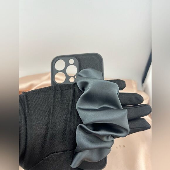 Stylish IPhone 16 pro max Case with Satin Scrunchie Holder - Picture 4 of 6